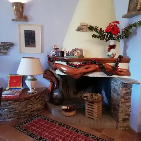 Agrifoglio Con Giardino Aritzo