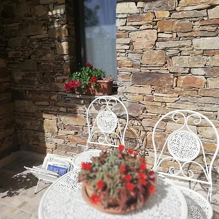 Agrifoglio Con Giardino Panzió