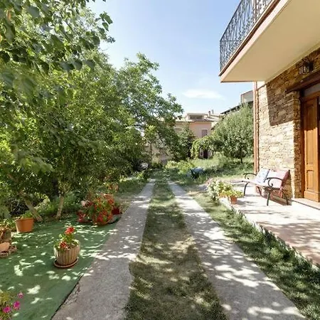 Agrifoglio Con Giardino *